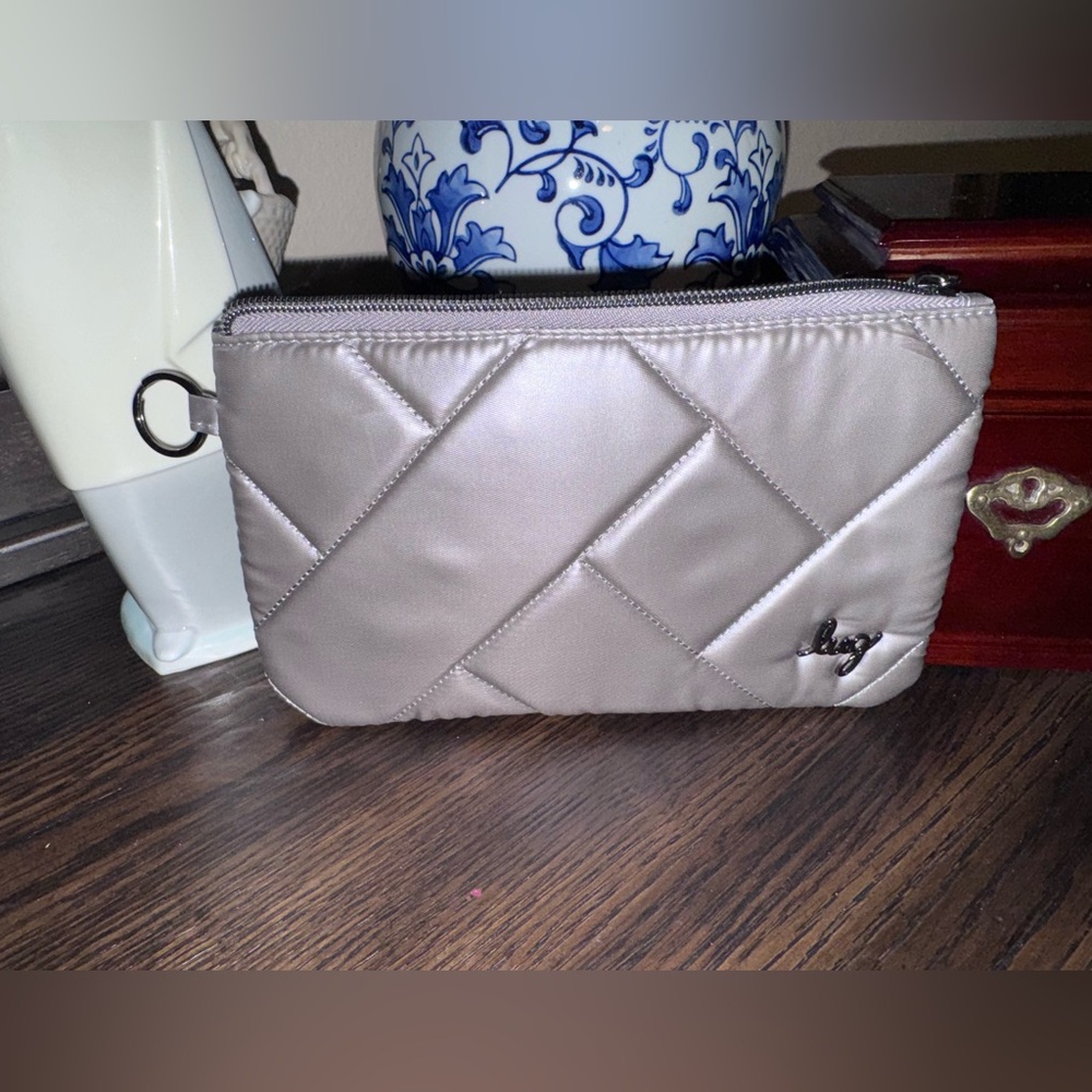 Lug wallet